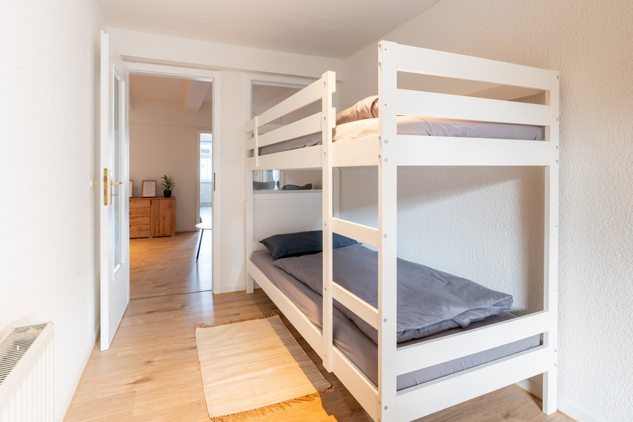 Kinderzimmer mit separatem Schlafbereich