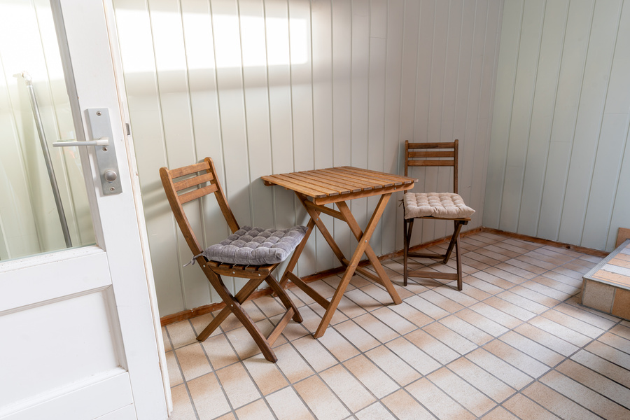 Terrasse mit Sitzgelegenheit